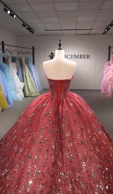 Feenhaftes rotes Ballkleid Süße 16 Tüllapplikationen Quinceañera-Kleid DP07083