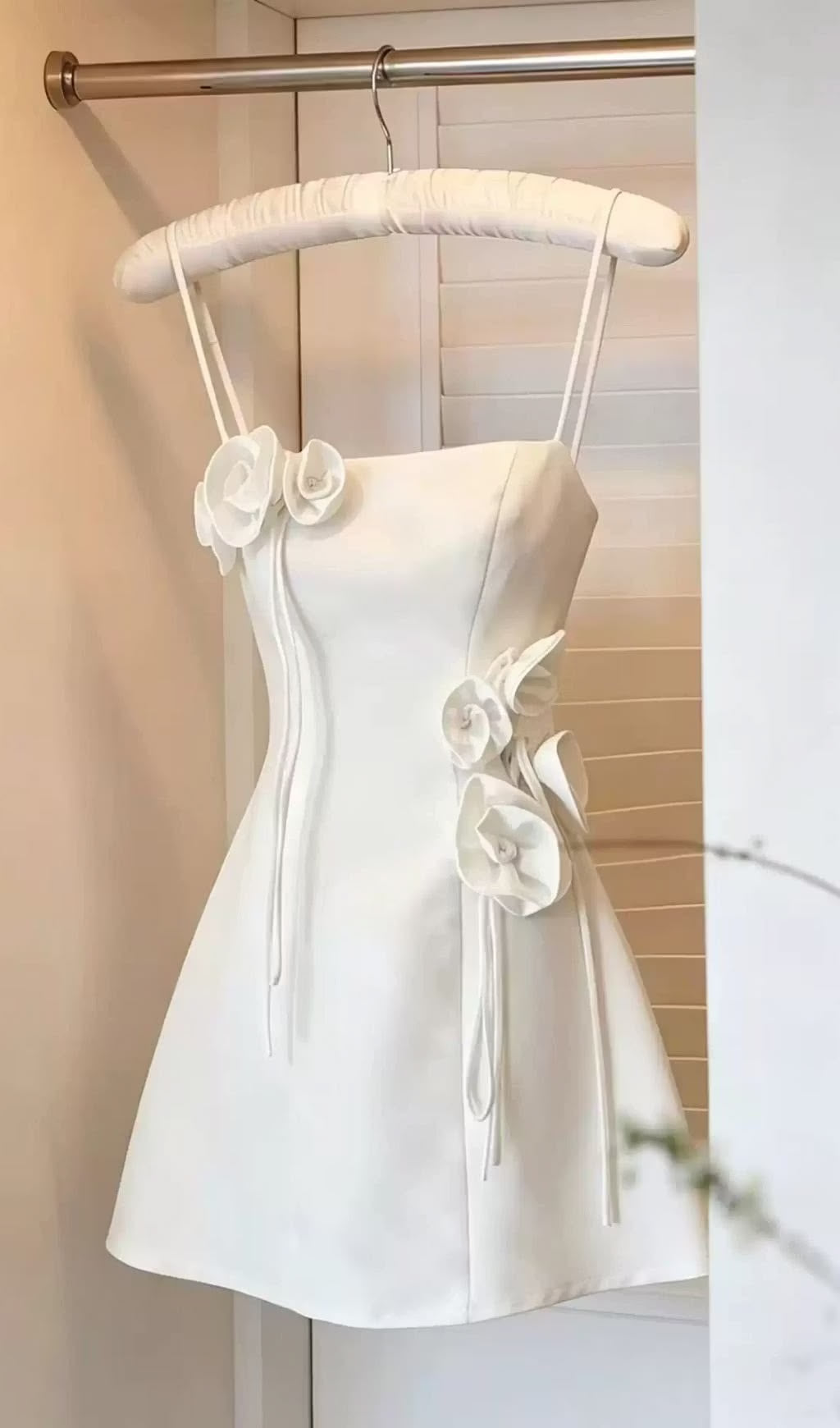 Robe de soirée courte de retour à la maison en satin A-line blanche pour anniversaire DP07117