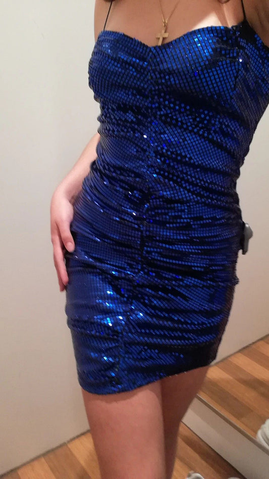 Kurzes, figurbetontes Pailletten-Heimkehrkleid in hübschem Blau DP07255