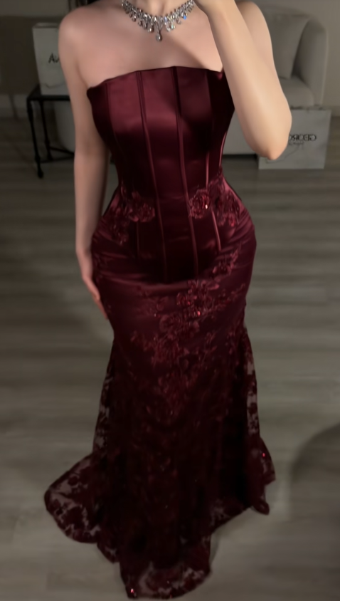 Robe de bal longue rouge foncé en satin, coupe féerique DP07450