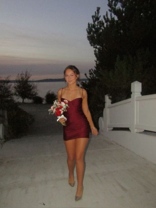 Robe de bal courte bordeaux à bretelles, robe courte en satin style fourreau pour anniversaire DP07477