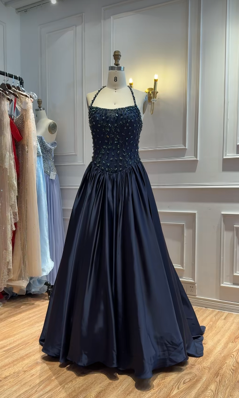 Robe de bal longue coupe trapèze en satin bleu marine DP07491