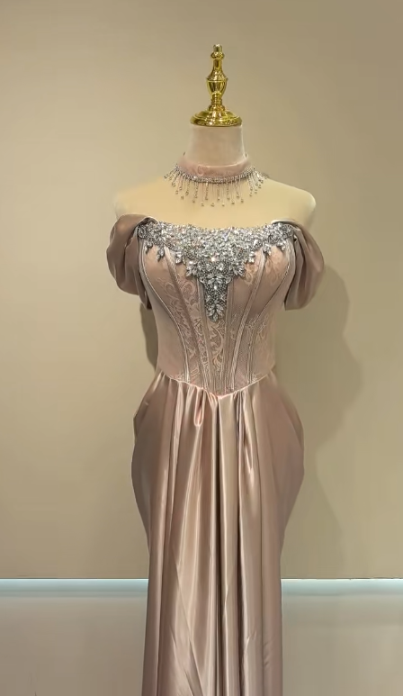 Elegantes rosafarbenes Abschlussballkleid Etuikleid Satin langes Abendkleid DP07615