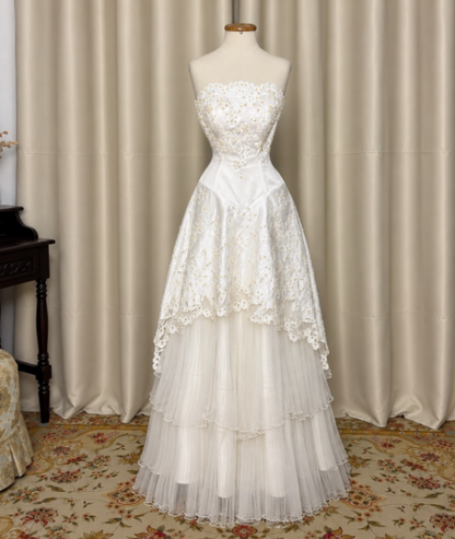 Elegantes A-Linien-Brautkleid aus Tüll in Weiß DP07616