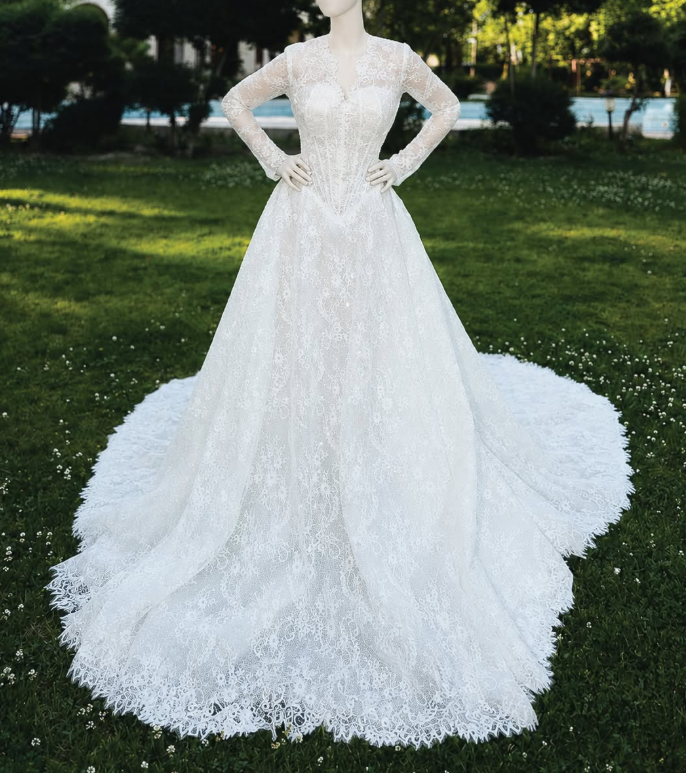 Elegantes weißes A-Linien-Brautkleid aus Spitze DP07617