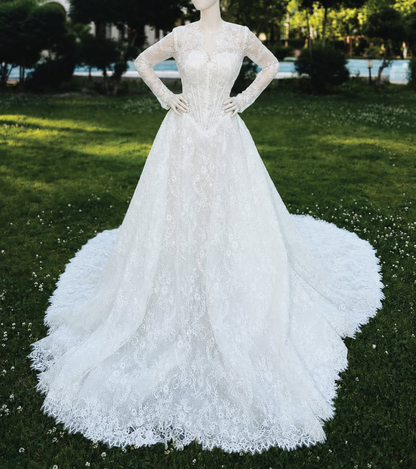 Elegantes weißes A-Linien-Brautkleid aus Spitze DP07617