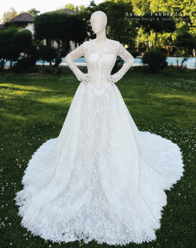 Elegantes weißes A-Linien-Brautkleid aus Spitze DP07617