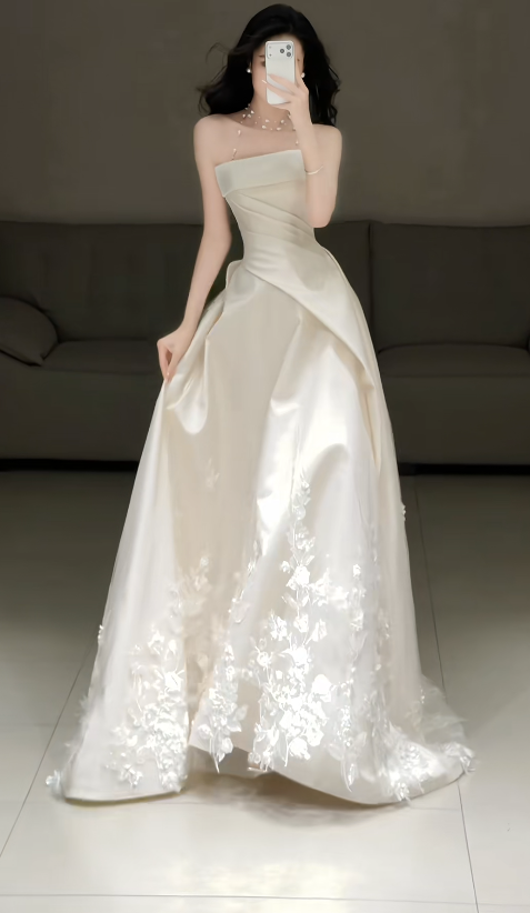 Elegantes A-Linien-Brautkleid aus Satin in Weiß DP07620