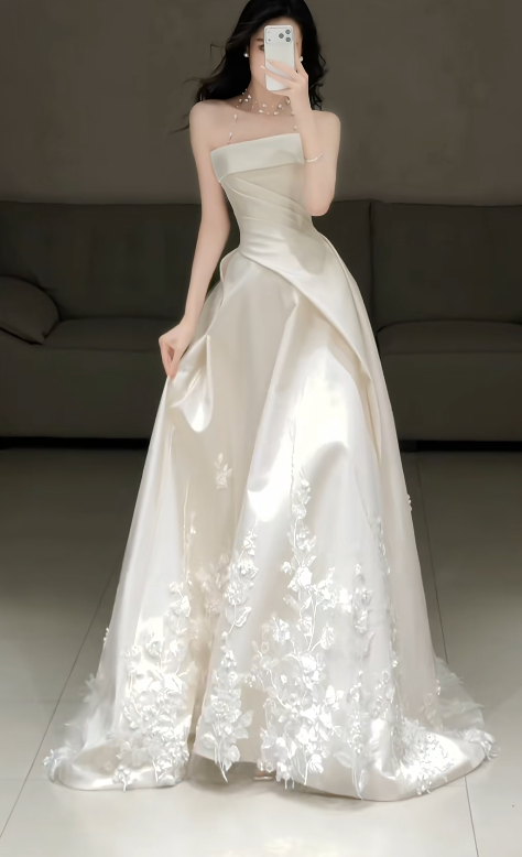 Elegantes A-Linien-Brautkleid aus Satin in Weiß DP07620