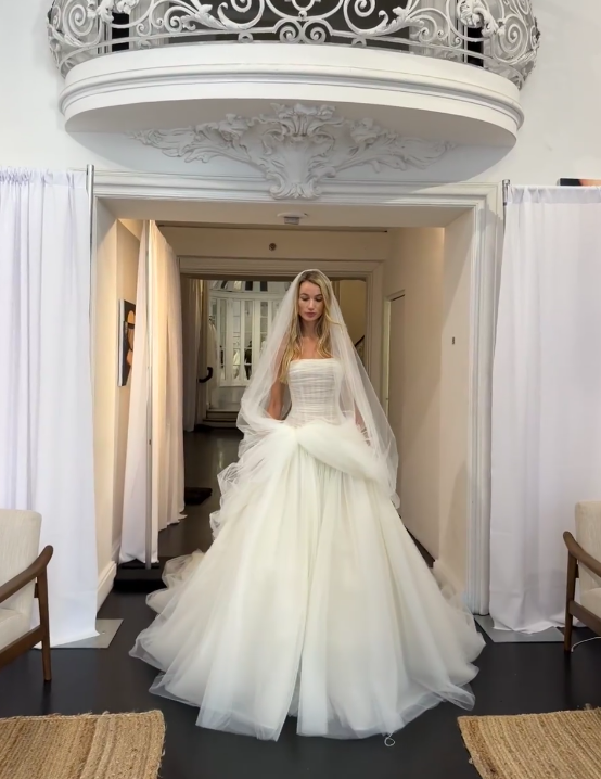 Eternal Strapless A-Line Wedding Dress White Appliques Tulle Bridal Dress DP07831
