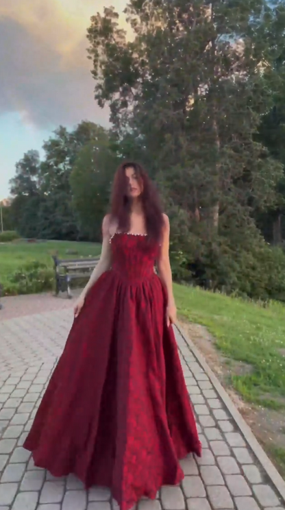 Charmante robe de bal bordeaux en satin, coupe trapèze, longue robe de soirée DP07928