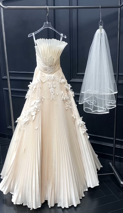 Charmante robe de mariée longue bustier coupe trapèze en mousseline blanche DP07937