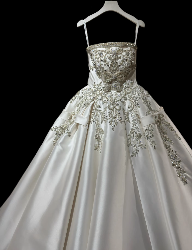 Charmante robe de mariée longue bustier coupe trapèze, robe de mariée blanche en satin ornée de perles DP07938