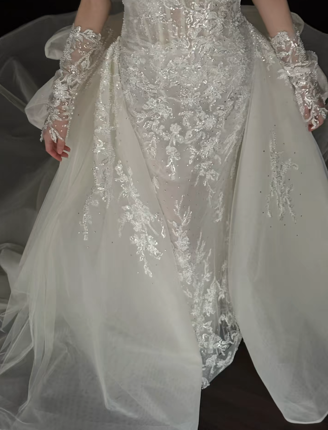 Charmante robe de mariée longue fourreau bustier en tulle blanc à appliqués DP07940