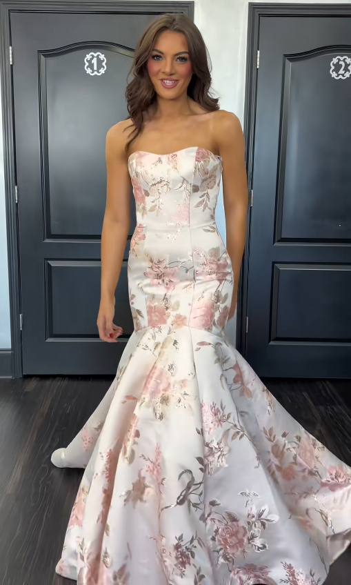 Wunderschönes trägerloses rosa Abschlussballkleid, Meerjungfrauen-Stil, Satin, Blumenmuster, langes Abendkleid DP07947