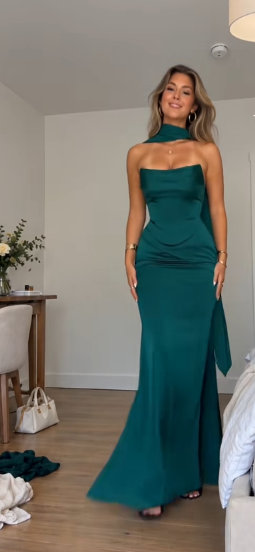 Robe de soirée longue fourreau en satin vert sans bretelles style glamour DP07969