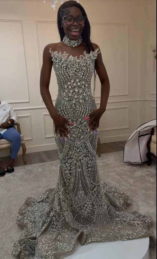 Elegantes langes Abendkleid aus perlenbesetztem Tüll, silbernes Ballkleid DP08004