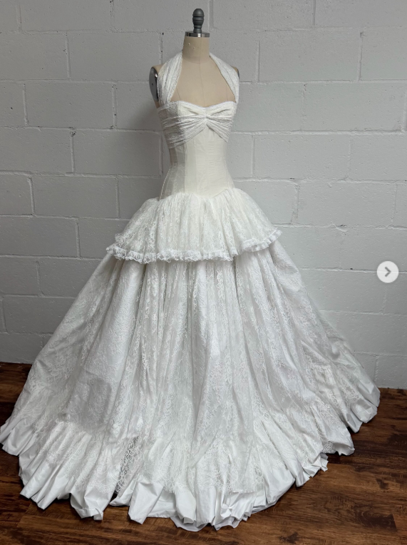 Schlichtes weißes Brautkleid, A-Linie, Spitze, langes Hochzeitskleid DP08182