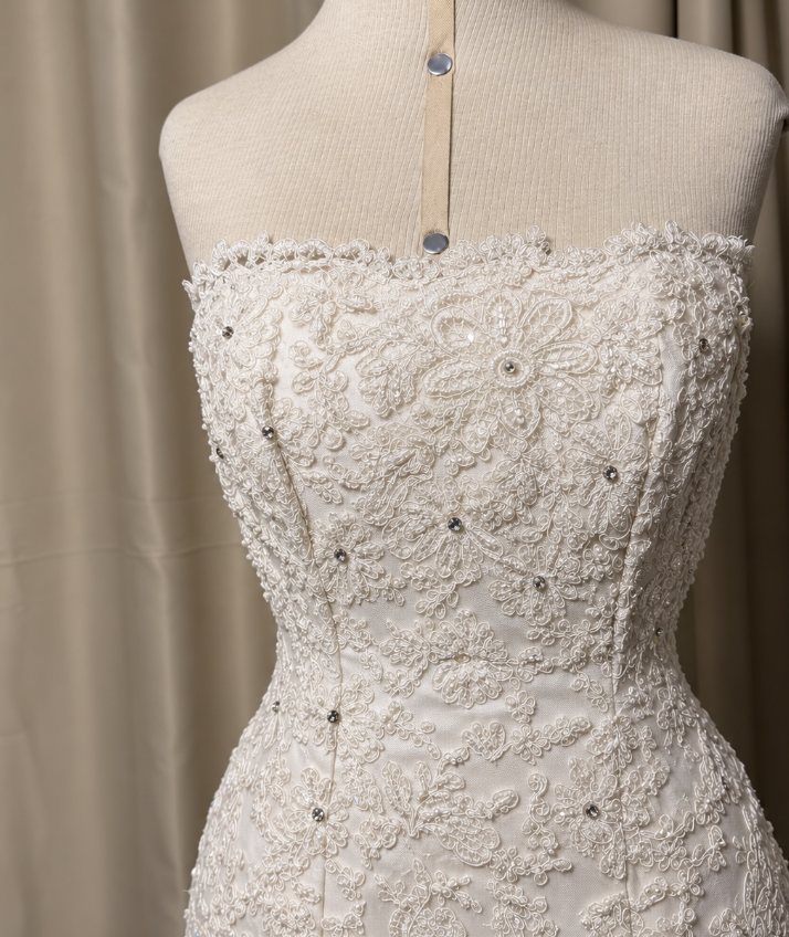 Robe de mariée blanche simple bustier coupe trapèze en dentelle robe de mariage longue DP08184