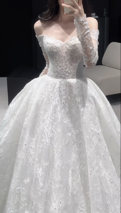 Pretty White Bridal Gown A-Line Lace Long Wedding Dress DP08190