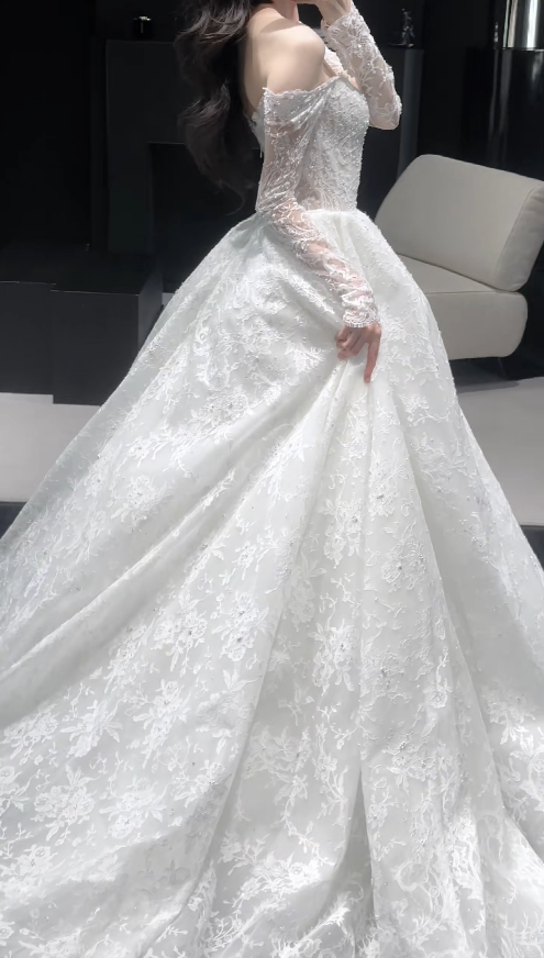 Pretty White Bridal Gown A-Line Lace Long Wedding Dress DP08190