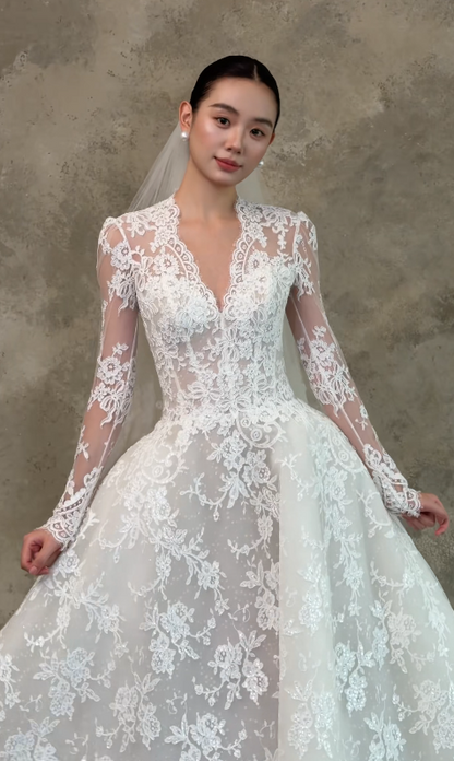Jolie robe de mariée blanche en dentelle, coupe trapèze, longue DP08194