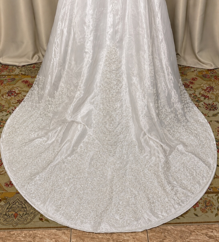 Pretty White Bridal Gown A-Line Tulle Appliques Long Wedding Dress DP08198