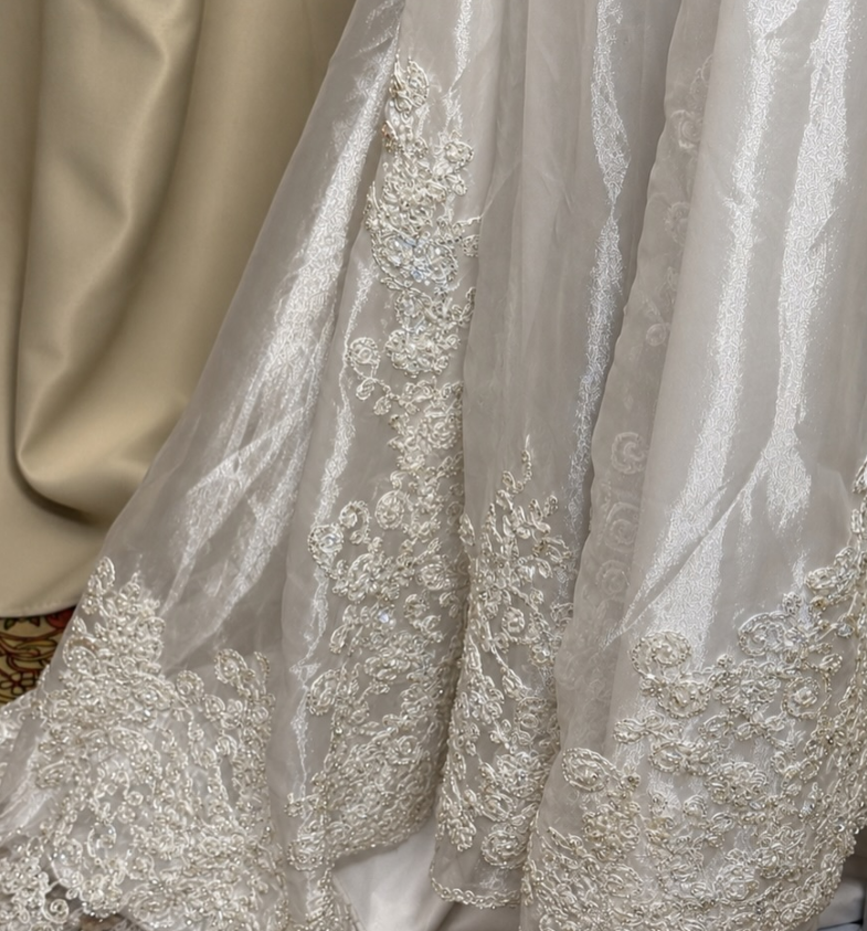 Pretty White Bridal Gown A-Line Tulle Appliques Long Wedding Dress DP08198