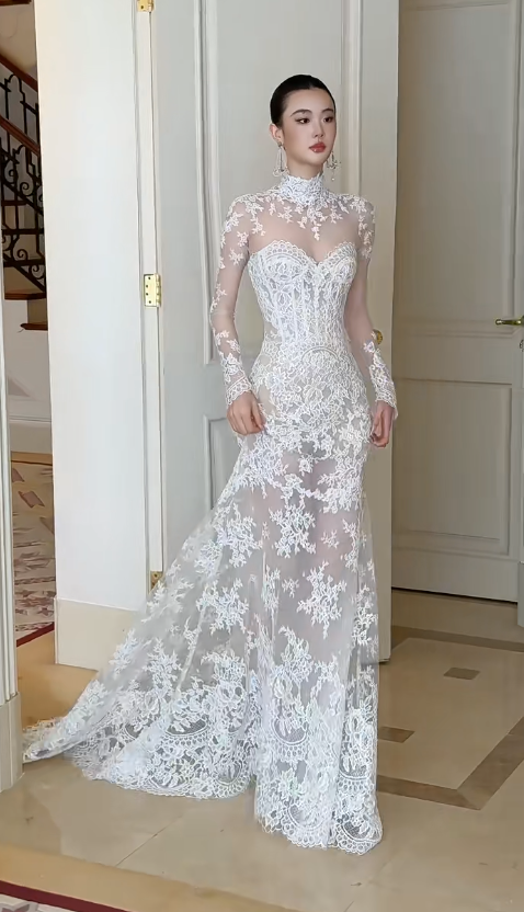 Robe de mariée blanche glamour fourreau en dentelle longue DP08251
