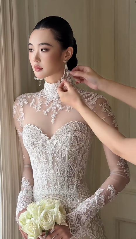 Robe de mariée blanche glamour fourreau en dentelle longue DP08251