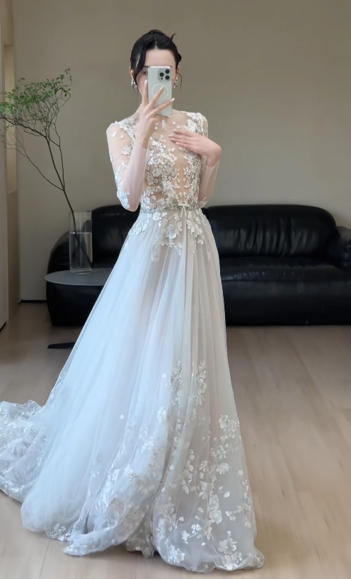Robe de mariée blanche glamour en tulle coupe trapèze longue DP08252