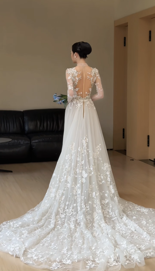 Robe de mariée blanche glamour en tulle coupe trapèze longue DP08252