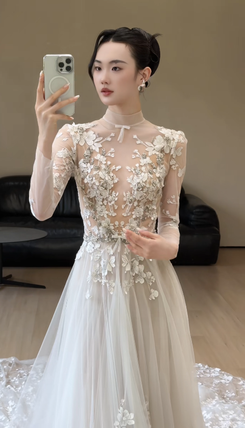 Robe de mariée blanche glamour en tulle coupe trapèze longue DP08252