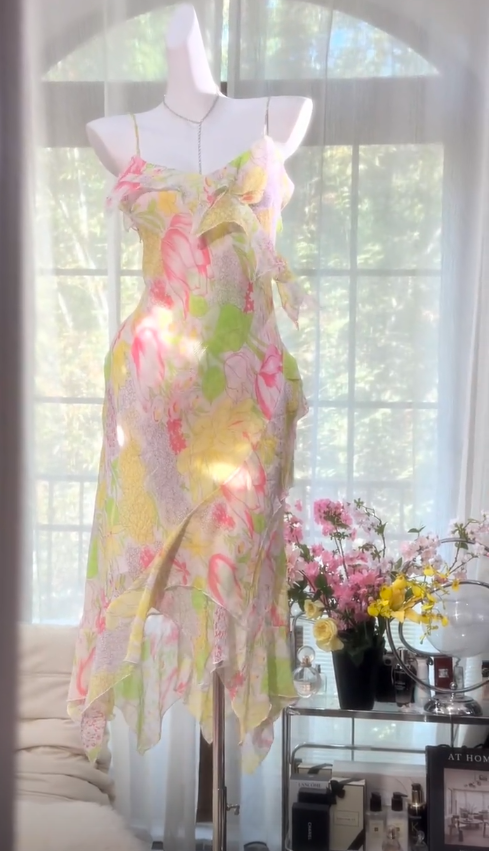 Niedliches kurzes Ballkleid mit Blumenmuster, figurbetontes Chiffonkleid für Geburtstagsfeiern DP08261