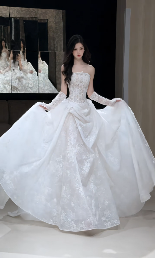 Glamouröses, figurbetontes, langes Spitzenbrautkleid in Weiß DP08302