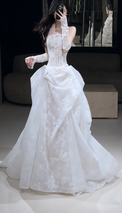 Glamouröses, figurbetontes, langes Spitzenbrautkleid in Weiß DP08302