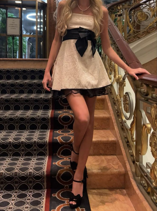 Hübsches trägerloses Champagner-Spitzen-Ärmelloses Sommer-Geburtstagskleid in A-Linie, Hoco-Kleid, Geburtstagsoutfit, 19. Geburtstag, Mini-Cocktailkleider, DP1144