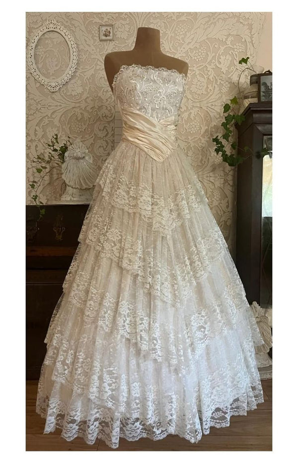 Vintage Ball Gown Strapless Sleeveless Lace Wedding Dress
