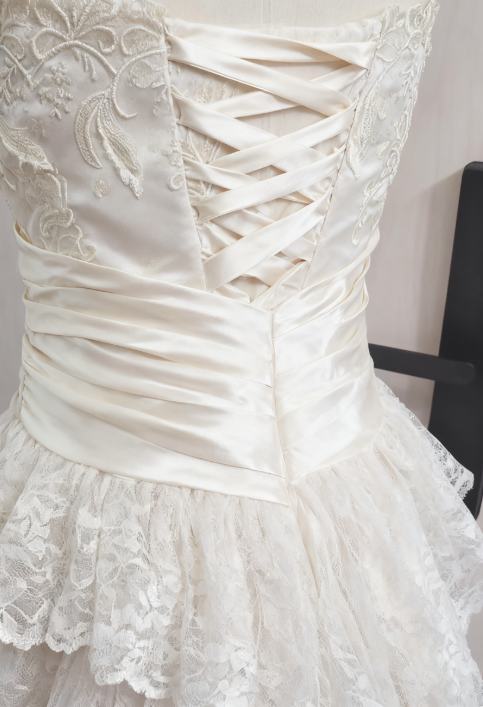 Vintage Bridal Gown Ball Gown Strapless Ivory Lace Wedding Dresses Minimalist Bridal Gowns DP1180