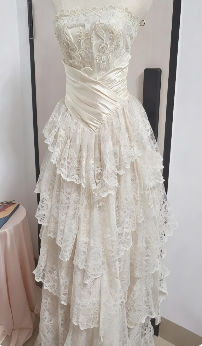 Vintage Bridal Gown Ball Gown Strapless Ivory Lace Wedding Dresses Minimalist Bridal Gowns DP1180