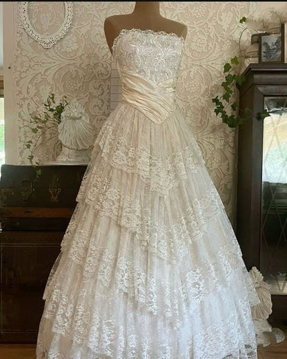 Vintage Bridal Gown Ball Gown Strapless Ivory Lace Wedding Dresses Minimalist Bridal Gowns DP1180