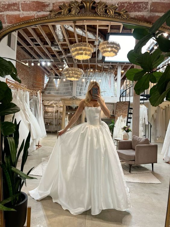 Robe de mariée classique, robe de bal, bustier, satin blanc, robes de mariée minimalistes, DP1182