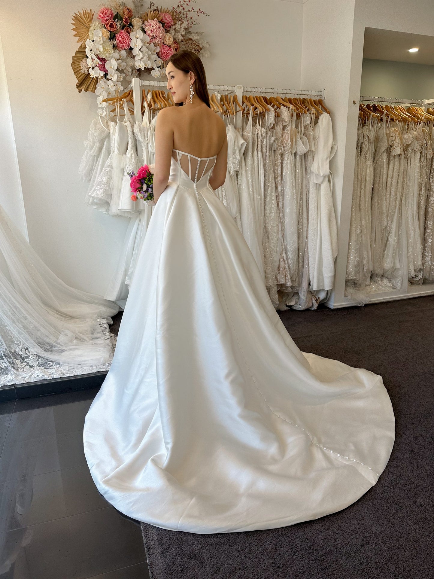 Ethereal Wedding Dress Ball Gown Strapless Satin White Wedding Dresses Corset Bridal Gowns DP1196