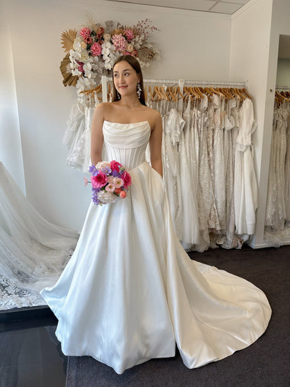 Ethereal Wedding Dress Ball Gown Strapless Satin White Wedding Dresses Corset Bridal Gowns DP1196