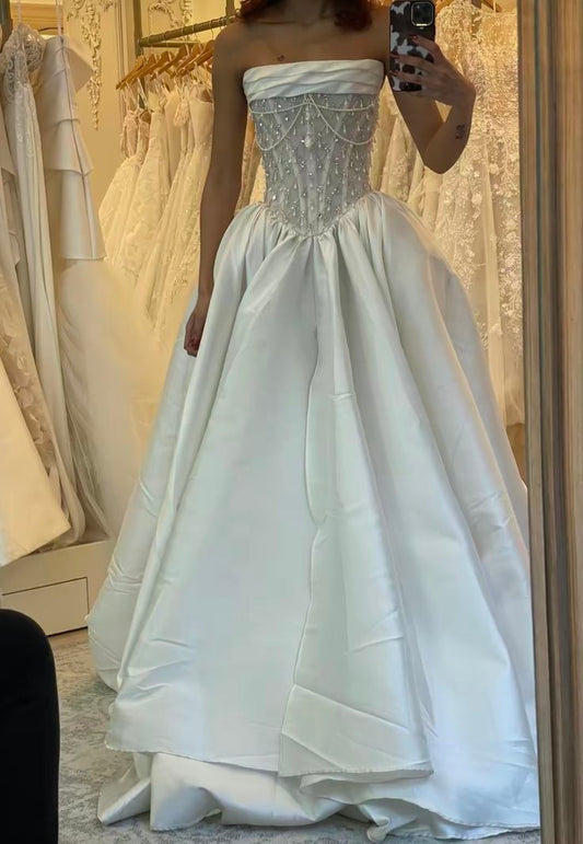 Ethereal Brautkleid Ballkleid Trägerlos Satin Weiß Perlen Brautkleider Korsett Brautkleider DP1204