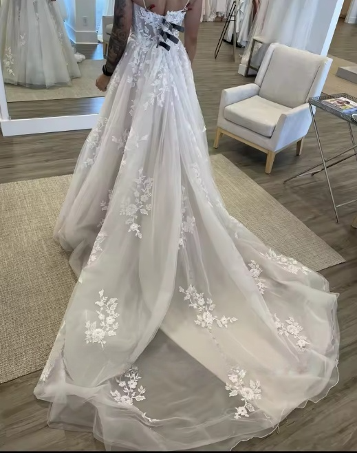 Classic Bridal Gown A Line Spaghetti Straps Lace White Wedding Dresses Minimalist Bridal Gowns DP1206