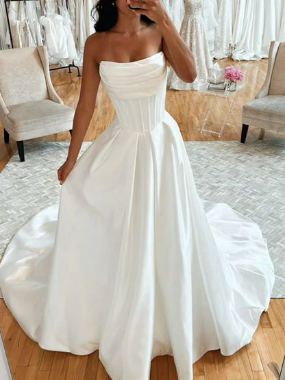 Robe de mariée classique trapèze en satin blanc, décolleté en cœur, robe de mariée minimaliste, DP1319