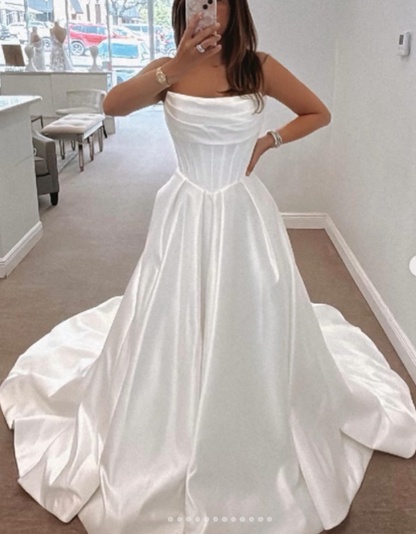 Robe de mariée classique trapèze en satin blanc, décolleté en cœur, robe de mariée minimaliste, DP1319