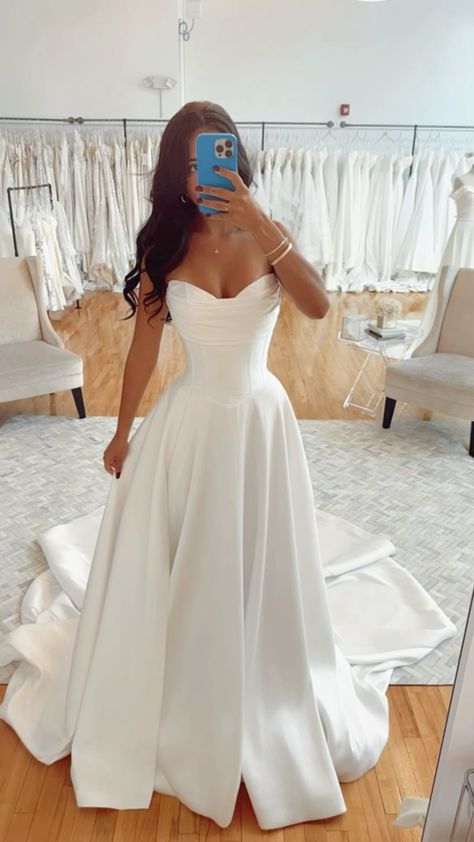 Robe de mariée classique trapèze en satin blanc, décolleté en cœur, robe de mariée minimaliste, DP1319