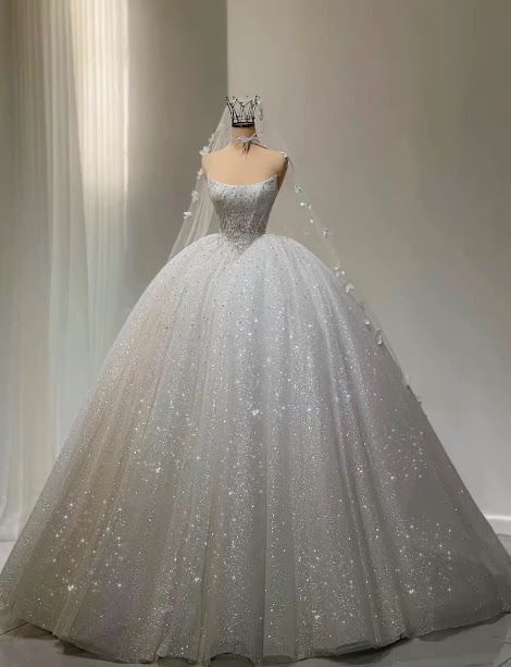 Robe de mariée classique, robe de bal, bustier, paillettes, blanche, minimaliste, DP1324